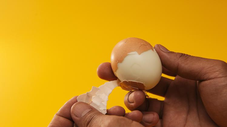 Peut-on cuire un œuf sans eau? Le débat anime TikTok!